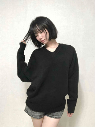 Minimal Avant-Fit Plain V-Neck Knit