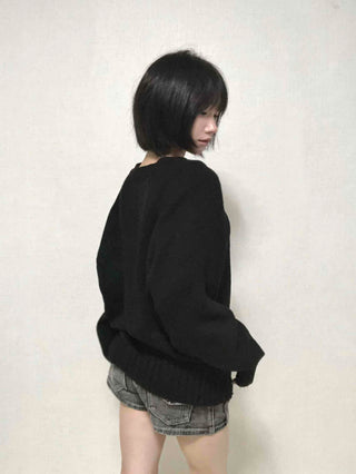Minimal Avant-Fit Plain V-Neck Knit