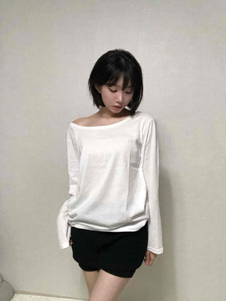 Effortless Chic Boxy Fit Off-Shoulder Long-Sleeve T-Shirt