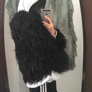 Chic Feather Detail Voluminous Crop Jacket