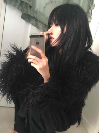 Chic Feather Detail Voluminous Crop Jacket