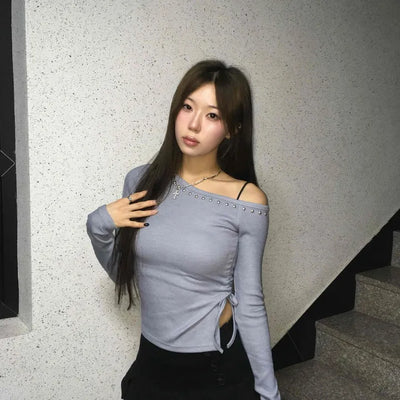 Delicate Fit Slim Off-Shoulder Long Sleeve T-Shirt with Stud Points