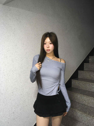 Delicate Fit Slim Off-Shoulder Long Sleeve T-Shirt with Stud Points