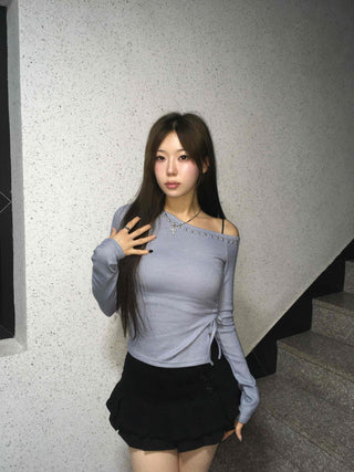 Delicate Fit Slim Off-Shoulder Long Sleeve T-Shirt with Stud Points