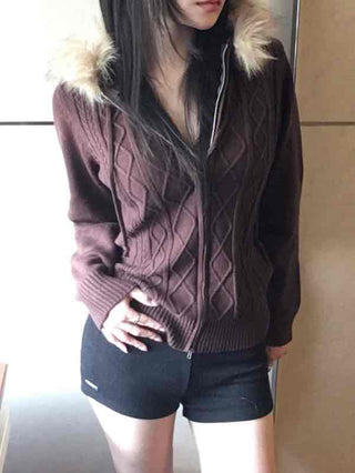 Deep V-neck Twist Pattern Fur Detail Knit Zip-up