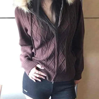 Deep V-neck Twist Pattern Fur Detail Knit Zip-up