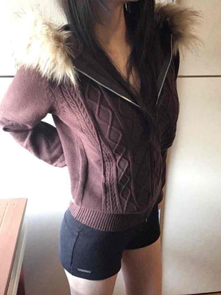 Deep V-neck Twist Pattern Fur Detail Knit Zip-up