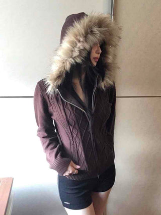 Deep V-neck Twist Pattern Fur Detail Knit Zip-up