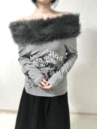 Fur-trimmed Lettering Print Slim Fit Long Sleeve T-shirt