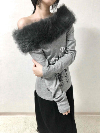 Fur-trimmed Lettering Print Slim Fit Long Sleeve T-shirt