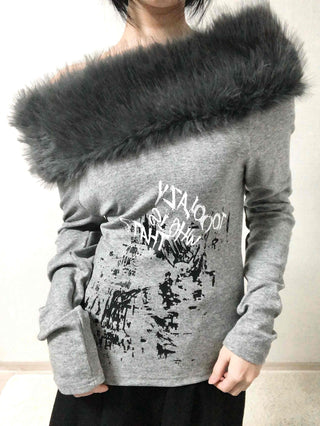 Fur-trimmed Lettering Print Slim Fit Long Sleeve T-shirt