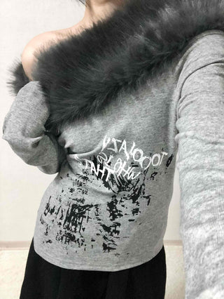 Fur-trimmed Lettering Print Slim Fit Long Sleeve T-shirt