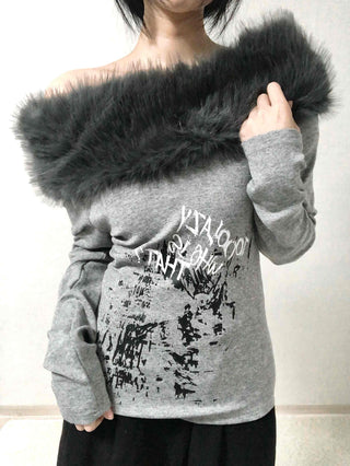 Fur-trimmed Lettering Print Slim Fit Long Sleeve T-shirt