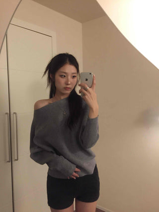 Cold Shoulder Off-Wide Slit Oversized Knit