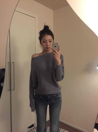 Cold Shoulder Off-Wide Slit Oversized Knit
