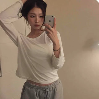 Delicate Fit Slim Round Neck Cropped Long Sleeve Tee
