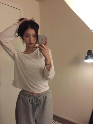 Delicate Fit Slim Round Neck Cropped Long Sleeve Tee