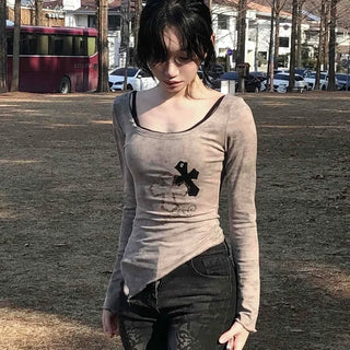 Bear Wappen Asymmetrical Slim Round Neck Long Sleeve Tee