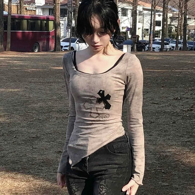Bear Wappen Asymmetrical Slim Round Neck Long Sleeve Tee