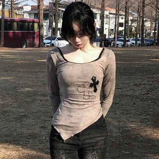 Bear Wappen Asymmetrical Slim Round Neck Long Sleeve Tee