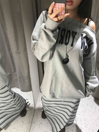 Lettering Print Oversized Off-Shoulder Tee