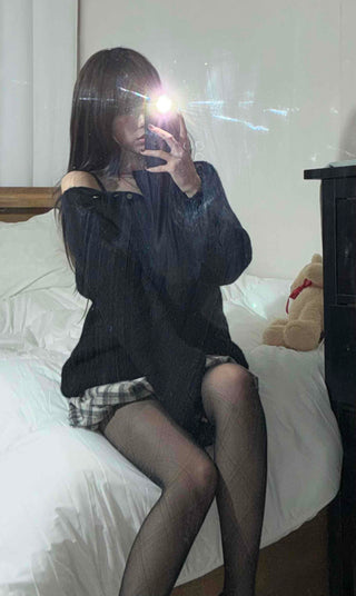 Shoulder-Cut Pearl Button V-Neck Knit