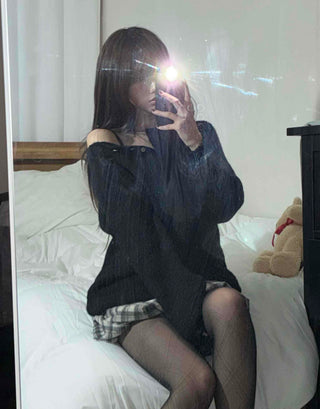 Shoulder-Cut Pearl Button V-Neck Knit