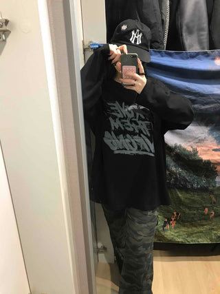Graffiti Lettering Oversized Loose Round Long Sleeve Tee
