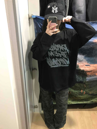 Graffiti Lettering Oversized Loose Round Long Sleeve Tee