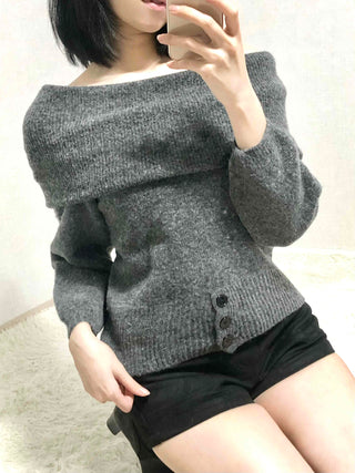 Off-shoulder Oversized Turtleneck Knit