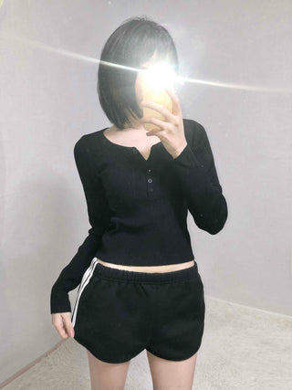 Delicate Fit Snap Button Crop Slim Knit