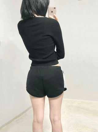 Delicate Fit Snap Button Crop Slim Knit