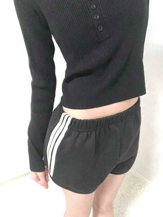 Delicate Fit Snap Button Crop Slim Knit