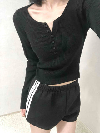 Delicate Fit Snap Button Crop Slim Knit