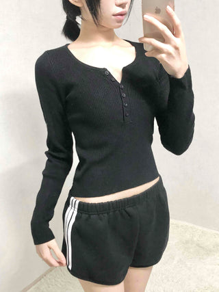 Delicate Fit Snap Button Crop Slim Knit