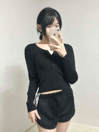 Delicate Fit Snap Button Crop Slim Knit