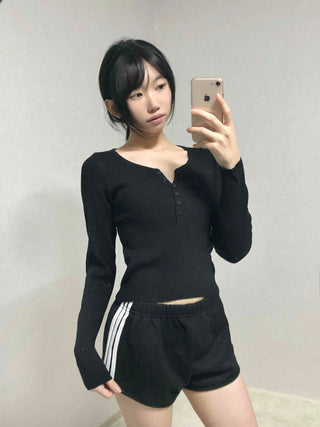 Delicate Fit Snap Button Crop Slim Knit