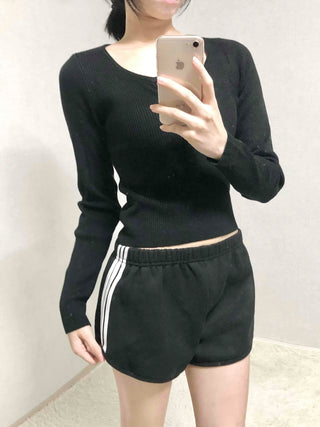 Delicate Fit Snap Button Crop Slim Knit