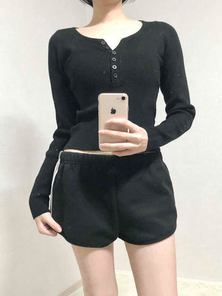Delicate Fit Snap Button Crop Slim Knit