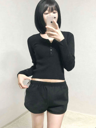 Delicate Fit Snap Button Crop Slim Knit