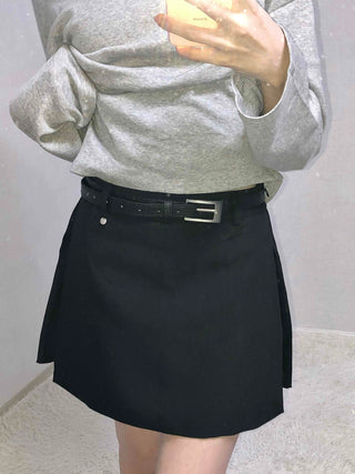 Side Pleated Belted Golf Shorts