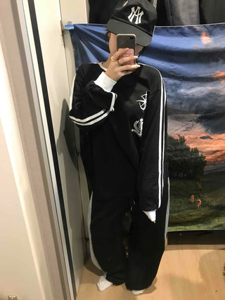 Emblem Patch Shoulder Line Long Sleeve T-shirt