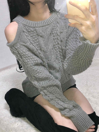 Open Shoulder Cable Loose Fit Knit