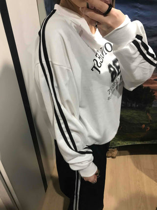 Strongest Lettering 88 V-Neck Sweatshirt