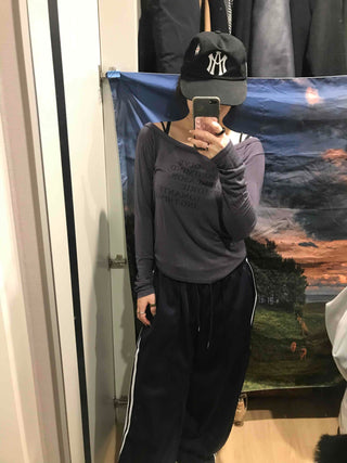 Lettering Slim Fit Off-Shoulder Long Sleeve T-shirt