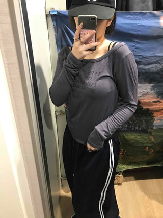 Lettering Slim Fit Off-Shoulder Long Sleeve T-shirt