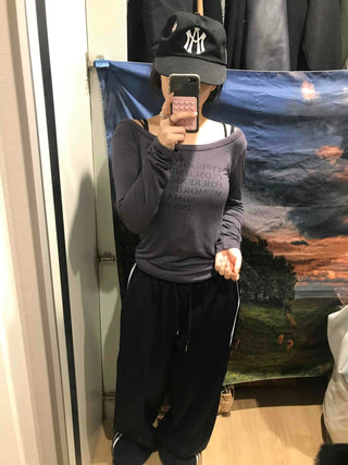 Lettering Slim Fit Off-Shoulder Long Sleeve T-shirt
