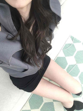 Simple Basic Rolling Mid-Hip Mini Skirt