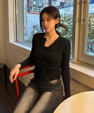 Ash Molded Elastic V-Neck Slim Fit Long Sleeve Tee