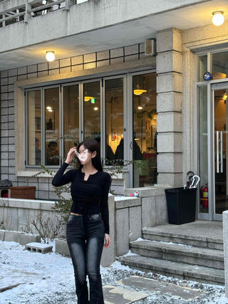 Ash Molded Elastic V-Neck Slim Fit Long Sleeve Tee